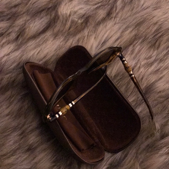 **Gifted**Gucci Sunglasses - Picture 3 of 8